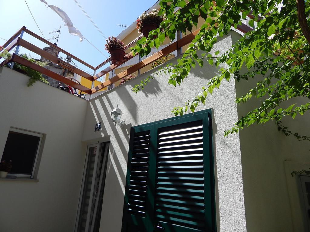 Guest House Varos Split Bagian luar foto